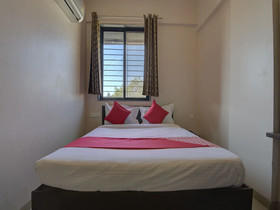 Log Inn Plaza By OYO Rooms