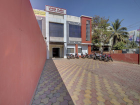 Log Inn Plaza By OYO Rooms