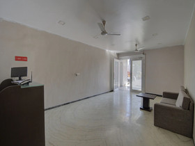 Log Inn Plaza By OYO Rooms