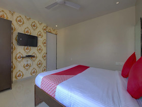 Log Inn Plaza By OYO Rooms