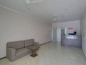 Log Inn Plaza By OYO Rooms