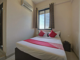 Log Inn Plaza By OYO Rooms