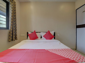 Log Inn Plaza By OYO Rooms