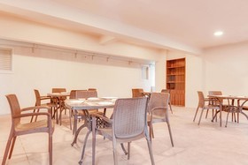 Meera Mansion by OYO Rooms