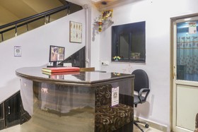 New Royal Lodge by OYO Rooms