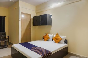 New Royal Lodge by OYO Rooms