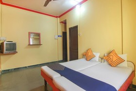 New Surekh Lodge by OYO Rooms