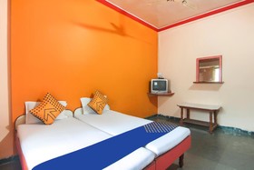 New Surekh Lodge by OYO Rooms