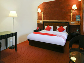 Raj Palace By OYO Rooms