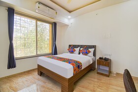 Red Velvet Inn & Suites By Fabhotel