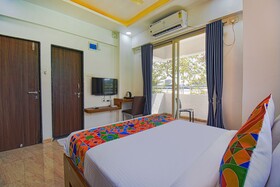 Red Velvet Inn & Suites By Fabhotel