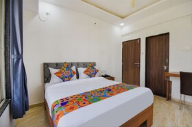 Red Velvet Inn & Suites By Fabhotel
