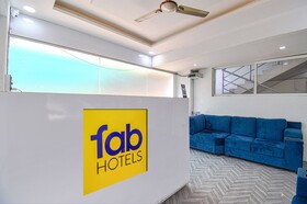 Red Velvet Inn & Suites By Fabhotel