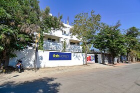 Red Velvet Inn & Suites By Fabhotel