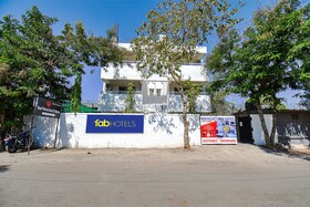 Red Velvet Inn & Suites By Fabhotel