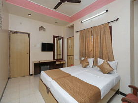 Shree Yash Hotel by OYO Rooms