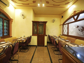 Shree Yash Hotel by OYO Rooms