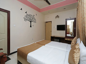 Shree Yash Hotel by OYO Rooms