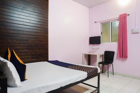 SPOT ON 43036 Gokul Lodge And Mauli Pure Veg Restaurant