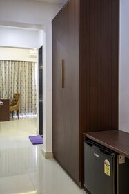 StayBird Divine Suites Business Hotel