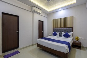 StayBird Divine Suites Business Hotel