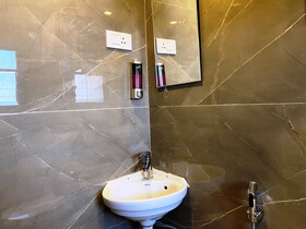 The Grand Sarovar Inn and Suites