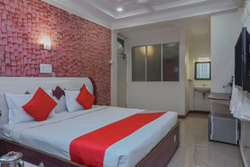 Tushar Hotels by OYO Rooms