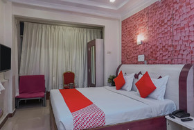 Tushar Hotels by OYO Rooms