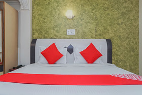 Tushar Hotels by OYO Rooms