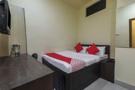 Hotel Golden Peak by OYO
