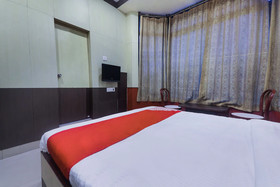 Hotel Golden Peak by OYO