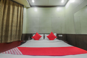 Hotel Golden Peak by OYO