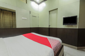 Hotel Golden Peak by OYO