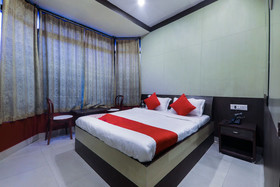 Hotel Golden Peak by OYO