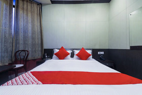 Hotel Golden Peak by OYO