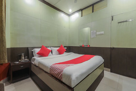 Hotel Golden Peak by OYO
