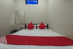 Hotel Golden Peak by OYO