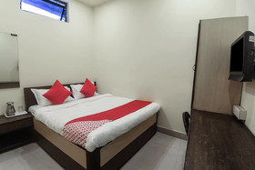 Hotel Golden Peak by OYO