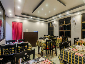 OYO 18528 Field Residency Inn