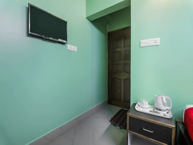 OYO 18528 Field Residency Inn