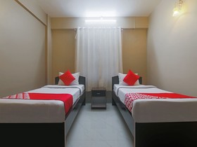 OYO 18528 Field Residency Inn