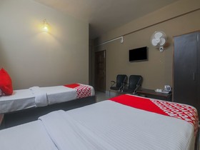 OYO 18528 Field Residency Inn