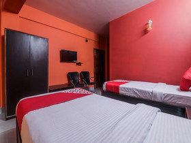OYO 18528 Field Residency Inn