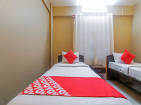 OYO 18528 Field Residency Inn