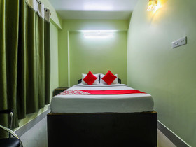 OYO 18528 Field Residency Inn