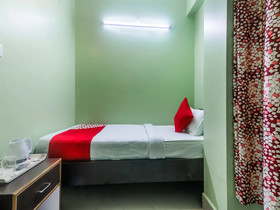 OYO 18528 Field Residency Inn