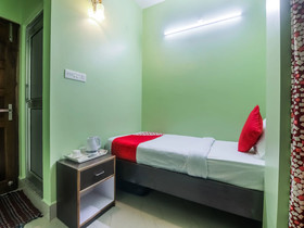 OYO 18528 Field Residency Inn