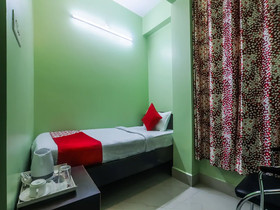 OYO 18528 Field Residency Inn