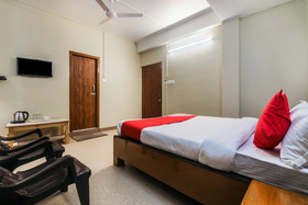 OYO 18670 Sanctum Guest House