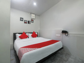 OYO 19292 55 Pillars House